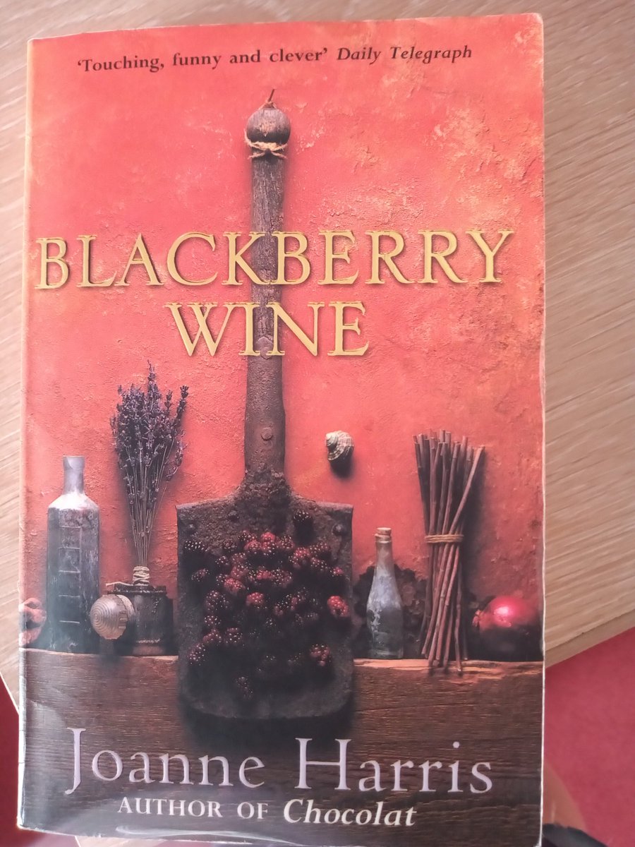 SampsCaroline's tweet photo. @h_kjn @melindahaunton Yours look much further forward than ours! Wannabe blackberries in Warwickshire for #JacobinDay with a #BonusBook while you're waiting for them to ripen https://t.co/fuXYadAVEc