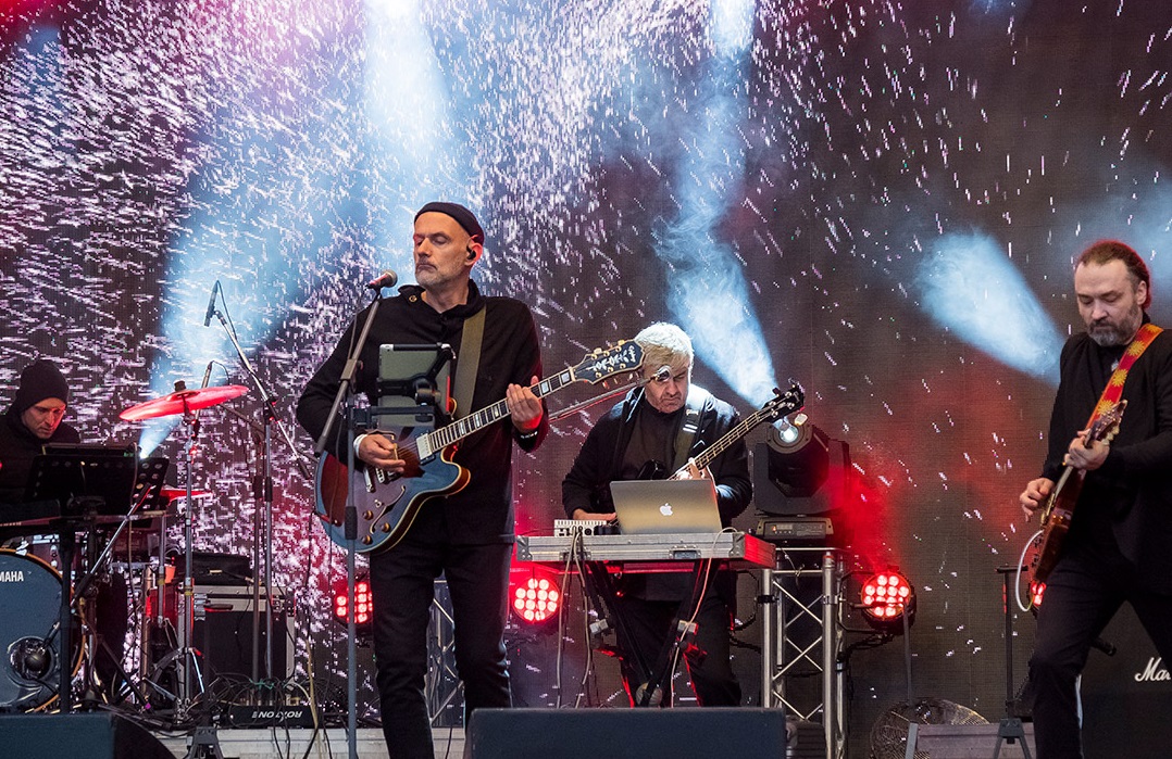 megapolisband's tweet photo. 17 сентября в Электродворе — Олег Нестеров и музыканты с проектом #ZEROLINES

ZEROLINES крайне редко можно услышать на московской сцене, последние концерты в Московском Планетарии были отменены из-за начавшейся пандемии.

Билеты: https://t.co/2umiirFpH0 https://t.co/hjd9lB1wD8
