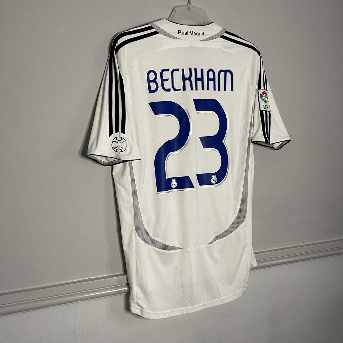 Real Madrid 2006/2007 Home Football Shirt featuring David Beckham 