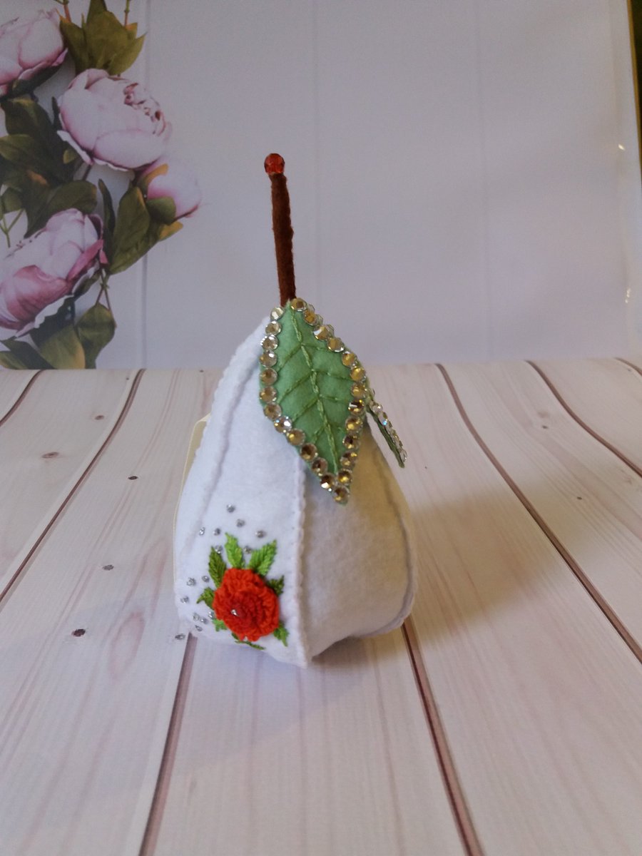 solodiliva's tweet photo. Pincushion Brazilian embroidery Vintage pincushion Vintage flowers handmade pincushion for needles Sewing Organizer Pins Decorative Pear https://t.co/Bvb6uxV7KN via @Etsy #Decorative #EtsySocial #etsyvintage #etsygifts #etsyhandmade #etsy #authorwork #vintage #fruitsbasket https://t.co/HQ9osShUea