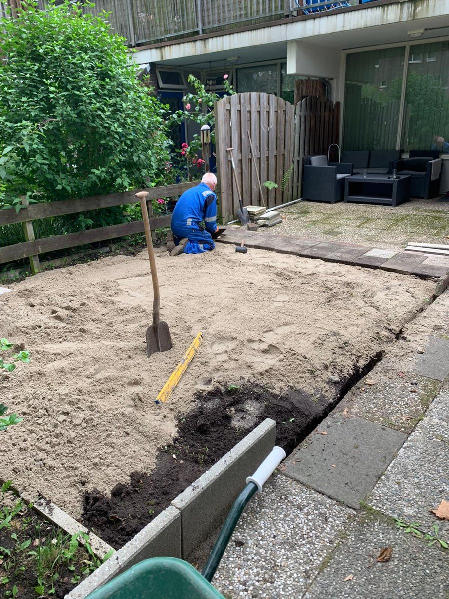 Omzien naar elkaar! Dat is wat er bij het project #handjehelpen Seghwaert gebeurd. Mooi om hier een steentje aan bij te dragen door samen met de coördinator hulpvragers en hulpgevers aan elkaar te koppelen! @stichtingpiezo