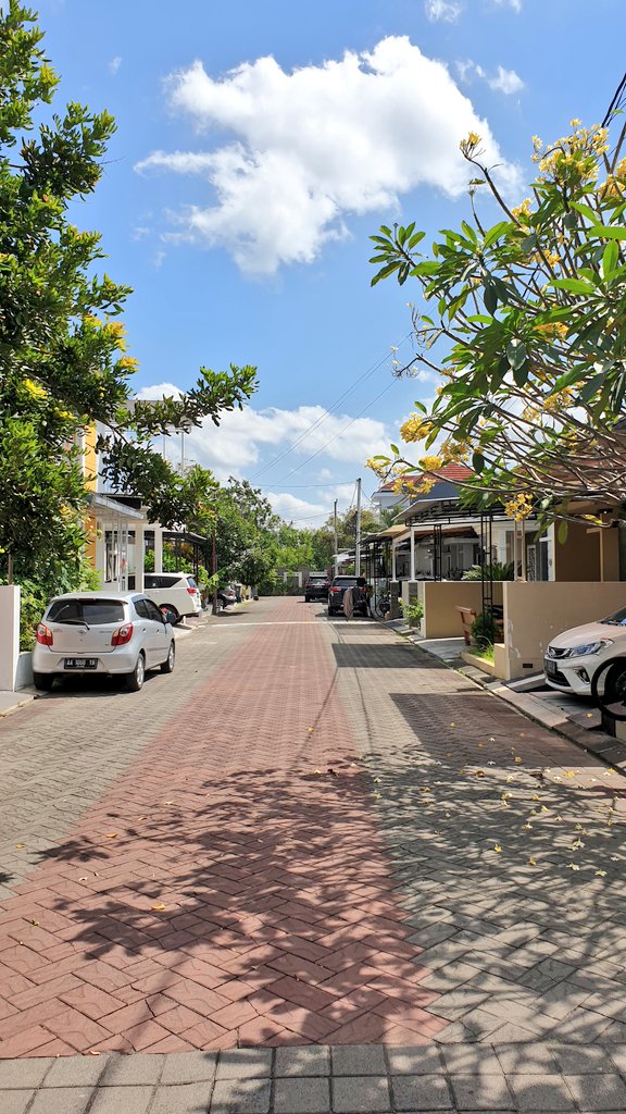 Langit cerah
Jam 12 siang
Cobain filter di twitter
#localtraveller