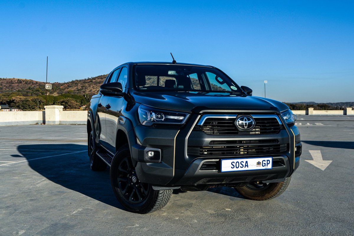 SwitchOff_SA's tweet photo. A bakkie that needs no introduction. Today we've got the @ToyotaSA Hilux Legend RS 2.8 GD-6 4X4 🇿🇦

Quick Facts: 
- Priced from : R876 800 

- Engine: 2.8-litre turbodiesel 4-cylinder

- Power/Torque: 150kW/500Nm 

- Transmission: 6-speed automatic

https://t.co/vW4J4jXxFU https://t.co/uPwQNfZkJO