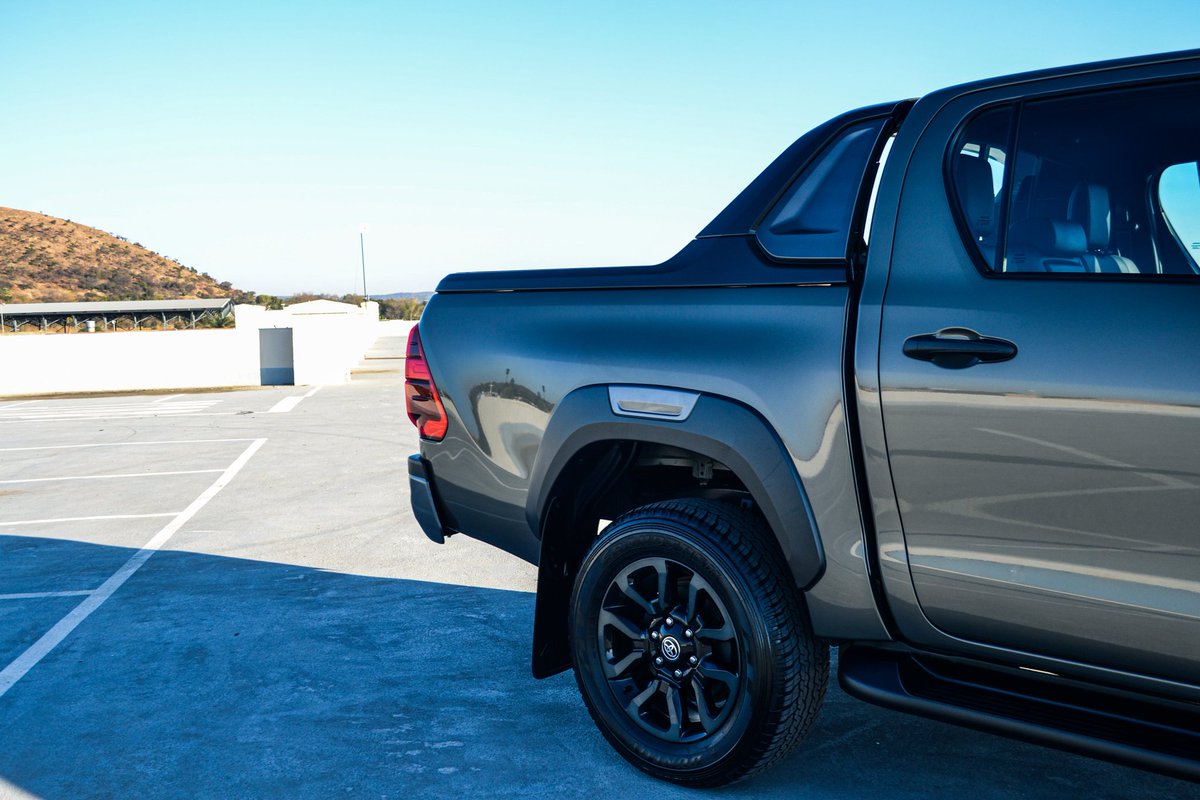 SwitchOff_SA's tweet photo. A bakkie that needs no introduction. Today we've got the @ToyotaSA Hilux Legend RS 2.8 GD-6 4X4 🇿🇦

Quick Facts: 
- Priced from : R876 800 

- Engine: 2.8-litre turbodiesel 4-cylinder

- Power/Torque: 150kW/500Nm 

- Transmission: 6-speed automatic

https://t.co/vW4J4jXxFU https://t.co/uPwQNfZkJO
