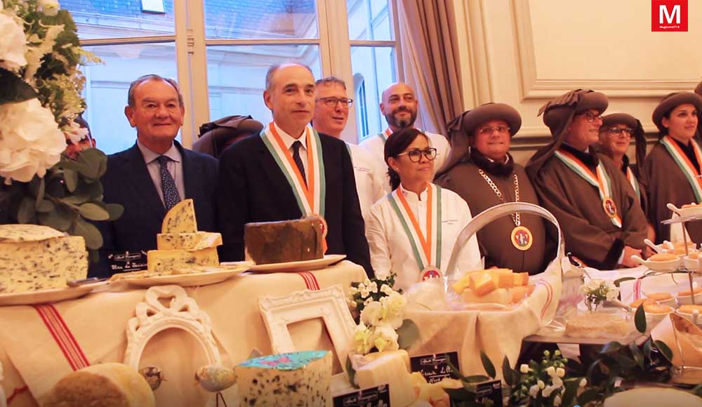 magjournal77's tweet photo. Meaux ► [Vidéo] Le maire reçoit le club des Chefs des chefs pour un dîner « haute fromagerie » et des desserts de Pierre Hermé
 - https://t.co/JZquSZNH9g
#Meaux #Chefsdeschefs #PierreHerme #patisserie #fromage #cuisinefrancaise @ggomez_chef @PierreHerme_FR @jf_cope
@Regisnant https://t.co/MYGD8JJzV0