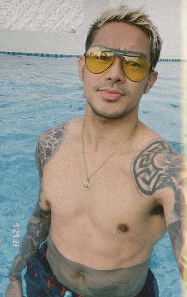 AlterNa62623183's tweet photo. Swerto po ni Meme!! ANG HOT! ❤️‍🔥🔥❤️‍🔥🔥 #AlterHunk #PinoyHunk #IonPerez https://t.co/aOHq7MdCIF
