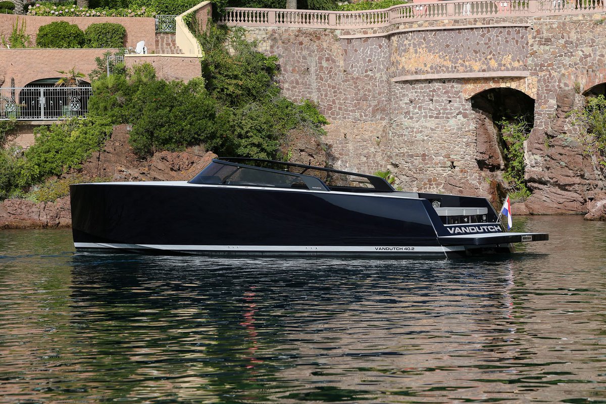 joachimgranelli's tweet photo. Delivered in Cannes today for a client and some friends for a day in the sun and a lunch at La Guérite.. Interested? #dreamyachts #daycharter #vandutch https://t.co/N5JlBByUM4