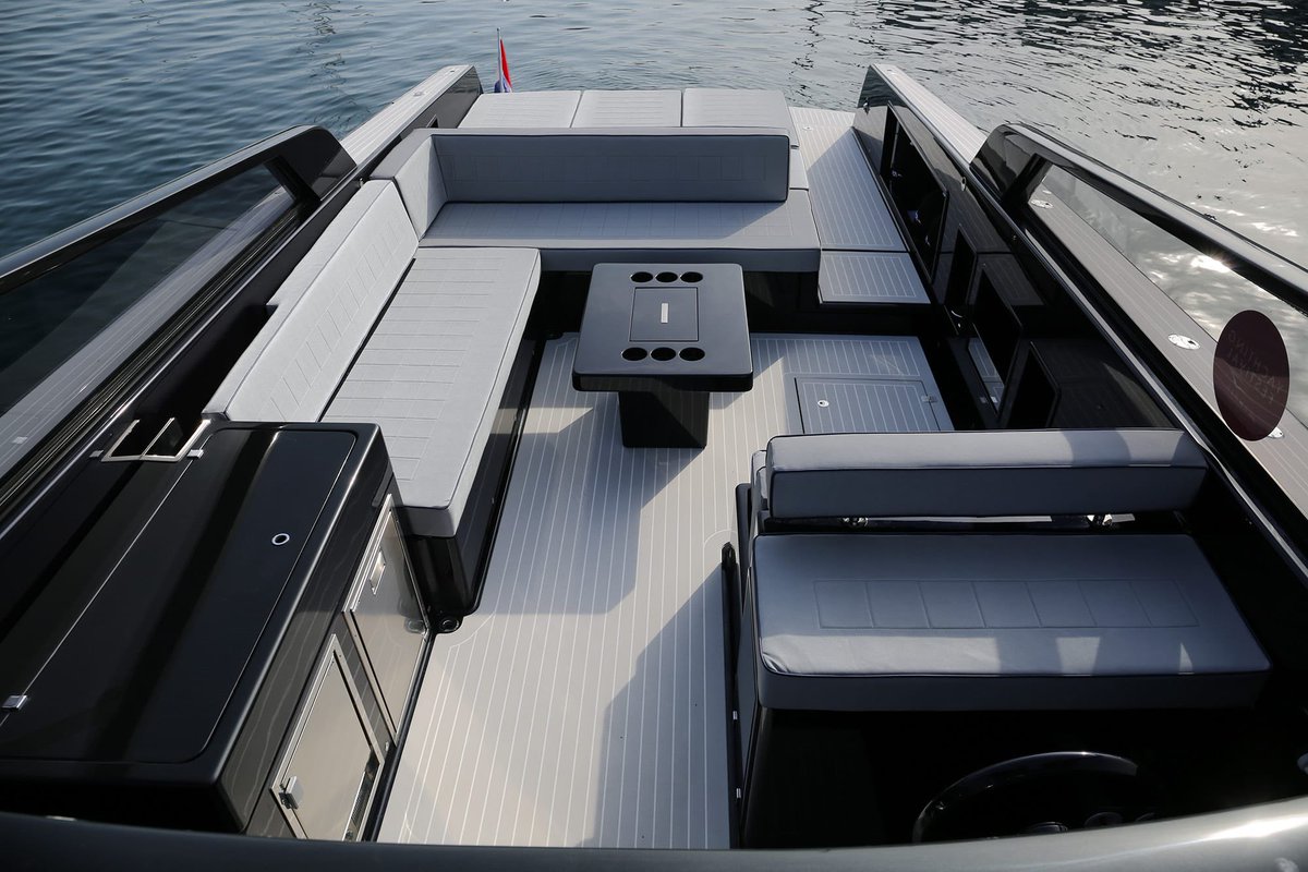 joachimgranelli's tweet photo. Delivered in Cannes today for a client and some friends for a day in the sun and a lunch at La Guérite.. Interested? #dreamyachts #daycharter #vandutch https://t.co/N5JlBByUM4