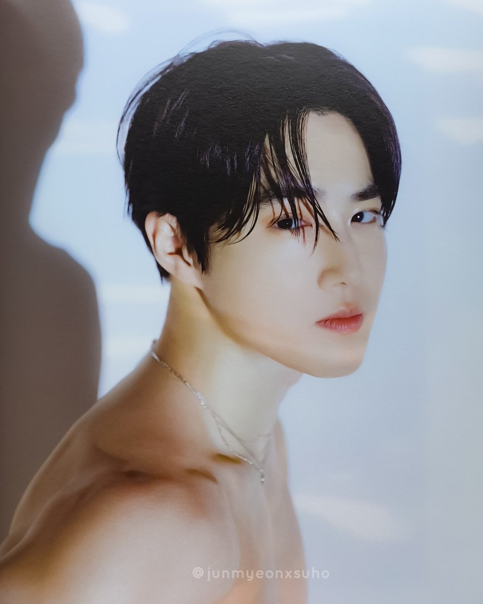 junmyeonxsuho's tweet photo. My taste in men. 🤍✨

#Suho #수호 #O2asis
#Xiumin #시우민 #XiuweetTime https://t.co/suOsRD8lkR