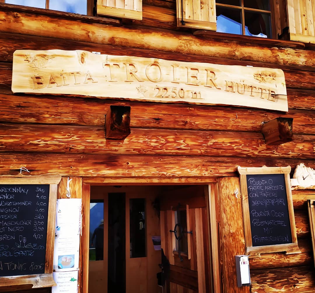 domanidove's tweet photo. Spuntino meritatissimo dopo la prima parte di escursione 🏞️ da Col Raiser a Saceda. 😋😋😋
#travelphotography #travelblog #travel #travelblogger #viaggi #viaggiare #instatravel #domanidoveandiamo #montagna #Dolomiti #valGardena #ColRaiser #Saceda #baitatroierhütte https://t.co/gqXNdVWyUV