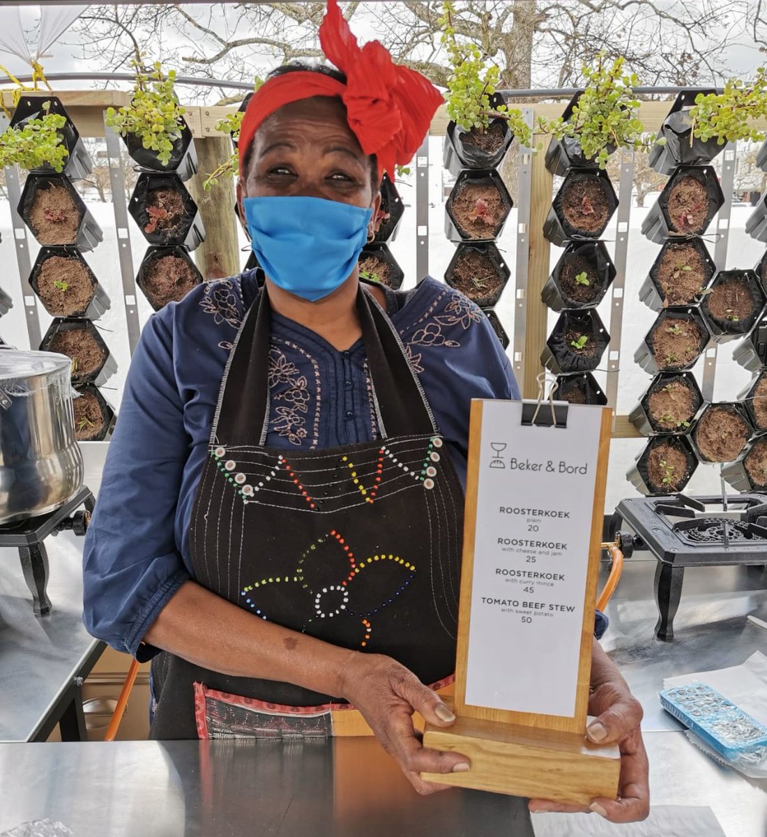 RanyakaT's tweet photo. Seen at the CoCreate Hub opening: Siena Charles from the Beker & Bord Tea Garden
#cocreatehub #buildingbusiness #SupportStellenbosch #supportlocal #feastlocal #buylocal #connectlocal https://t.co/OSRrnFGpYS