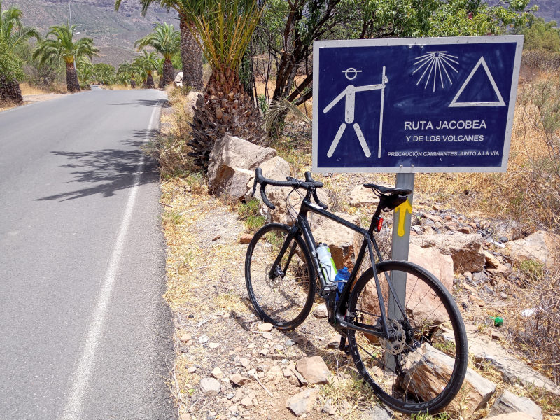 El #CaminoDeSantiago también transcurre por #GranCanaria entre Maspalomas y Gáldar. ¿Te atreves a hacer la Ruta Jacobea y de los Volcanes en #bicicleta?

➡️ topbici.es/camino-de-sant…

<a href="/gctribikerun/">GC Tri, Bike & Run</a> <a href="/turismogc/">GranCanaria.com 🌴☀️</a>
@canarias_es <a href="/TurismCanarias/">Turismo de Islas Canarias</a>