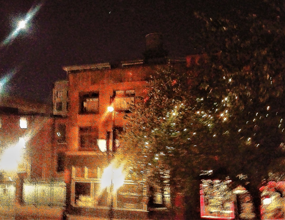 donforan's tweet photo. ..bright moon strange light in the night...
#Gastown https://t.co/ap15M3t8T8