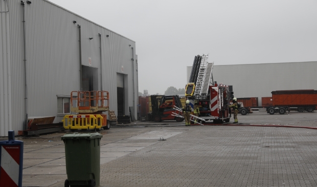 Brandweer rukt uit voor brand bij recyclingbedrijf op Borchwerf
