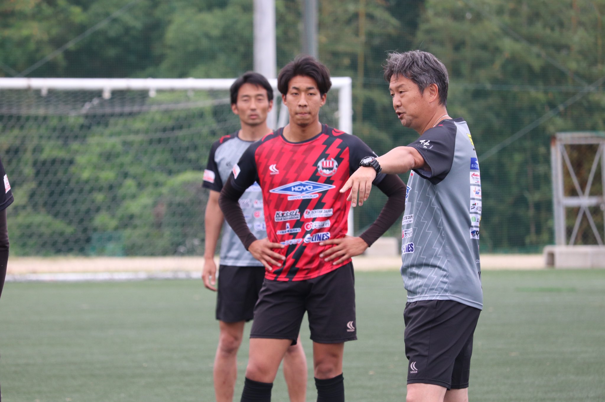 ヴェルスパ広報 おにぎり部 連休が明けておにぎりも再開 リーグ戦は中断期間ですがトレーニングでは体を鍛えまくっているようです しっかりおにぎりを食べてもらって暑い夏もバテずに過ごせるようサポートします 写真はいつかの選手たちの様子