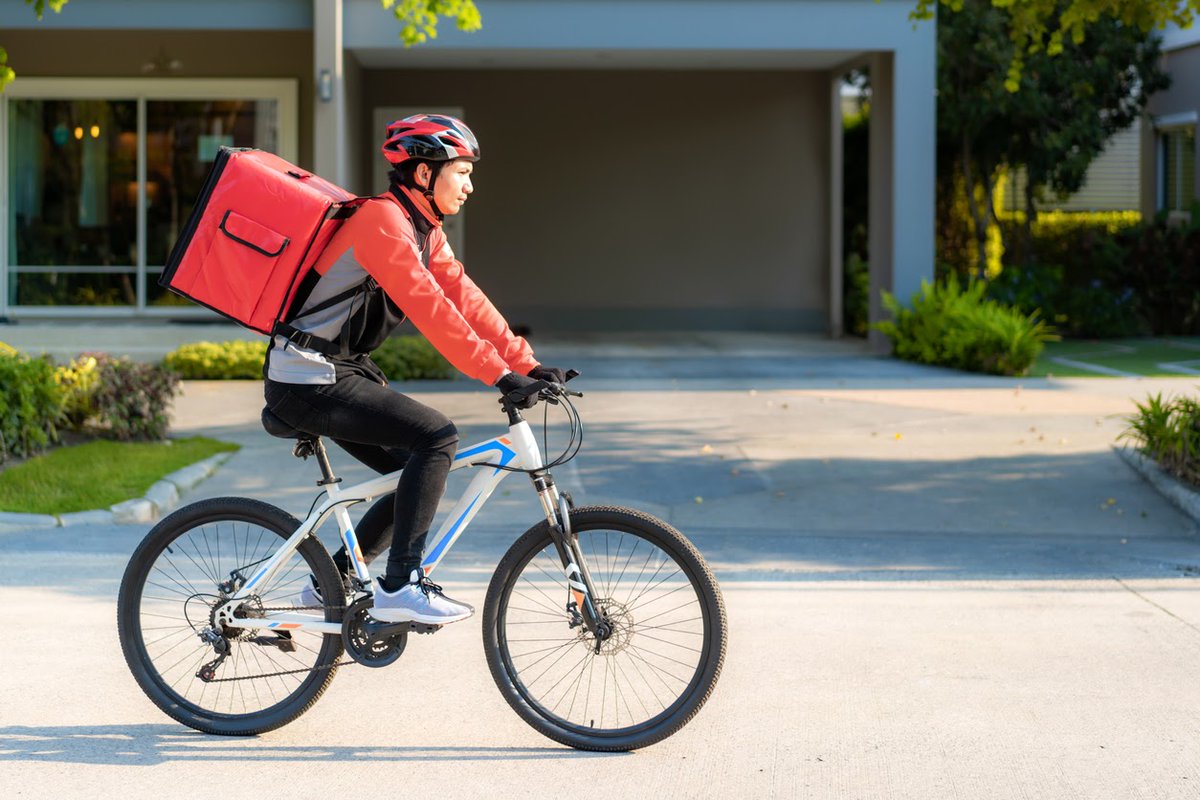 HandlebarJack's tweet photo. Yo #ubereats drivers, you need a hand with that? Take us along for the ride.
#handlebarjack #bikedelivery #cycling #uberbike #bikerepaironthego #bikerepair https://t.co/DSMfQQvHjs