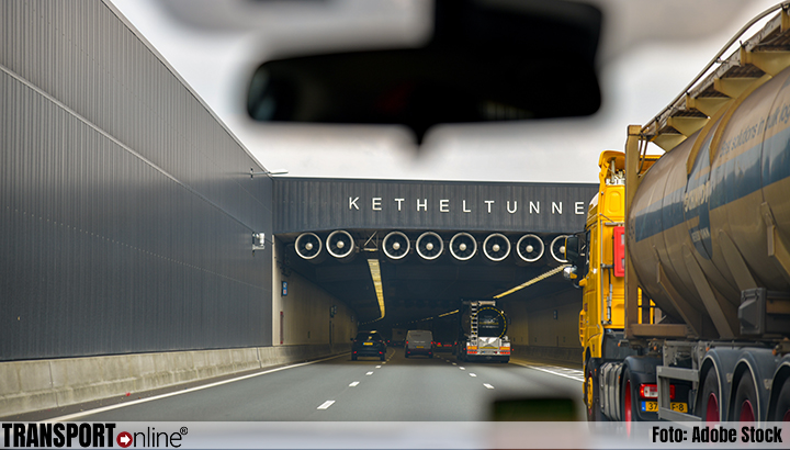 Ketheltunnel afgesloten na ongeval met meerdere auto's lees meer