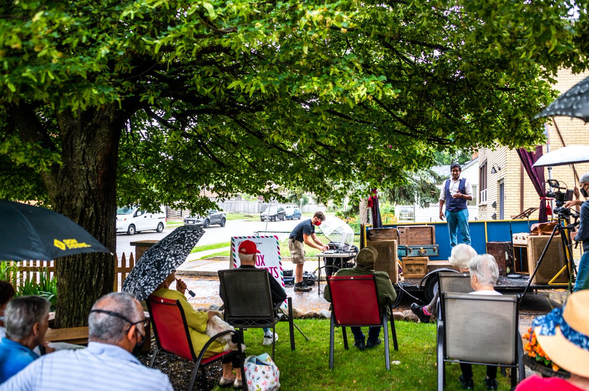 TapestryOpera's tweet image. Singing in the rain ☔

We hope you’re staying dry on this rainy day! Box Concerts continues to run all summer long until September 12.

📷 Dahlia Katz Photography

#BoxConcerts #Covidhero
