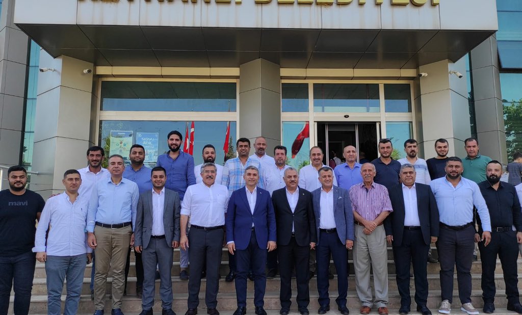 ademyesildal's tweet photo. Milletvekillerim @hsanverdi , @HuseyinYayman ve ilçe başkanlarımız @omererdalcelik , @myumusAK1 ile birlikte Reyhanlı Belediye Başkanımız @mhacioglutr nu ziyaret ettik. 

Ev sahipliği için teşekkür ediyorum. https://t.co/cUwRg9qu64
