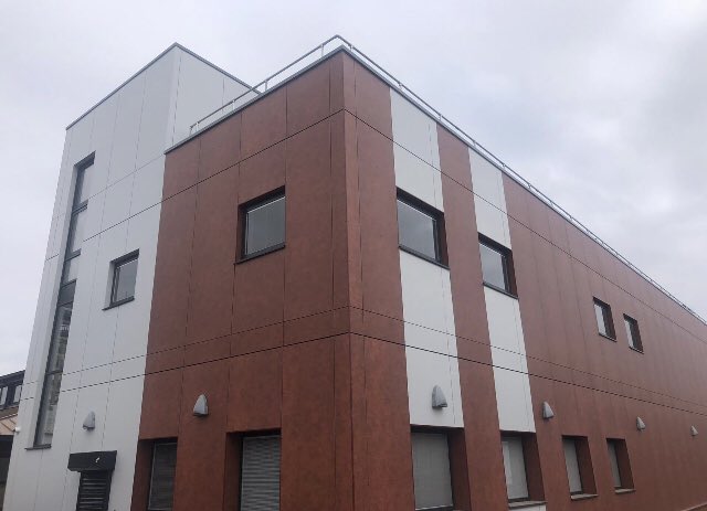 EsneftPathology's tweet photo. Finally got a chance to look around our new Molecular lab. What a fantastic facility and so clean and shiny - unheard of in pathology usually! And great to see #InfectionPrevention team back with us who will be sharing the building #molecular #notjustforcovid #COVID19 https://t.co/WTEuVTW1Gn