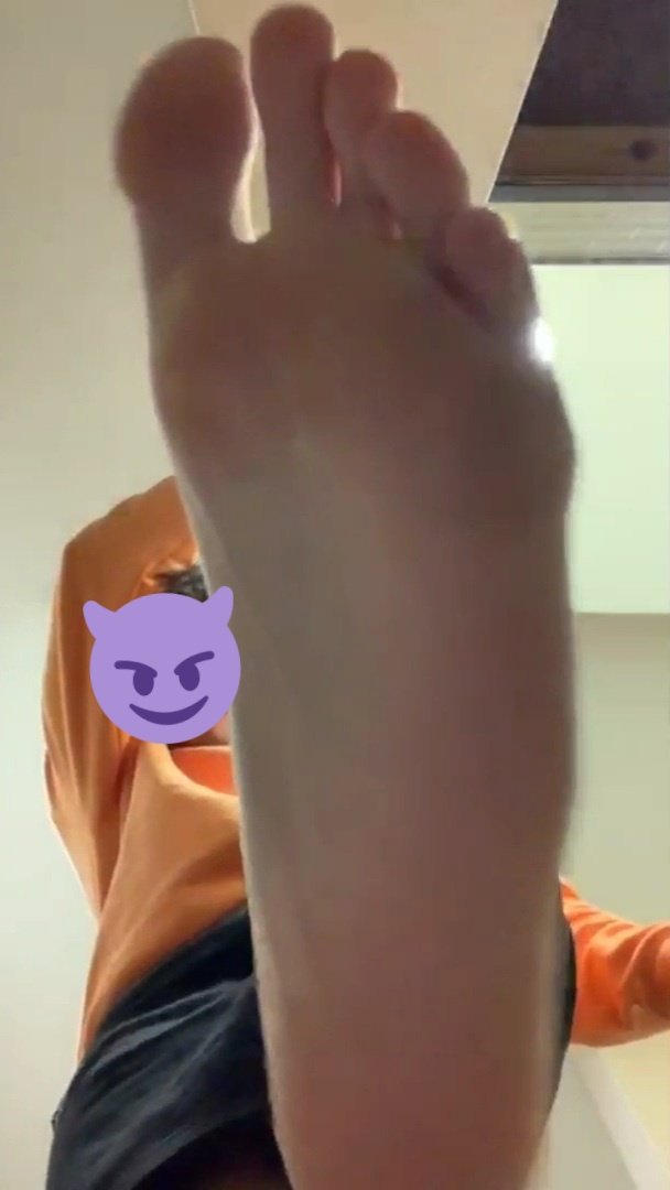 WayneSir2's tweet photo. From "Giant Sole Stomp &amp; Comparison" 6 minutes, 7 sec! https://t.co/HPFp9MmOxJ