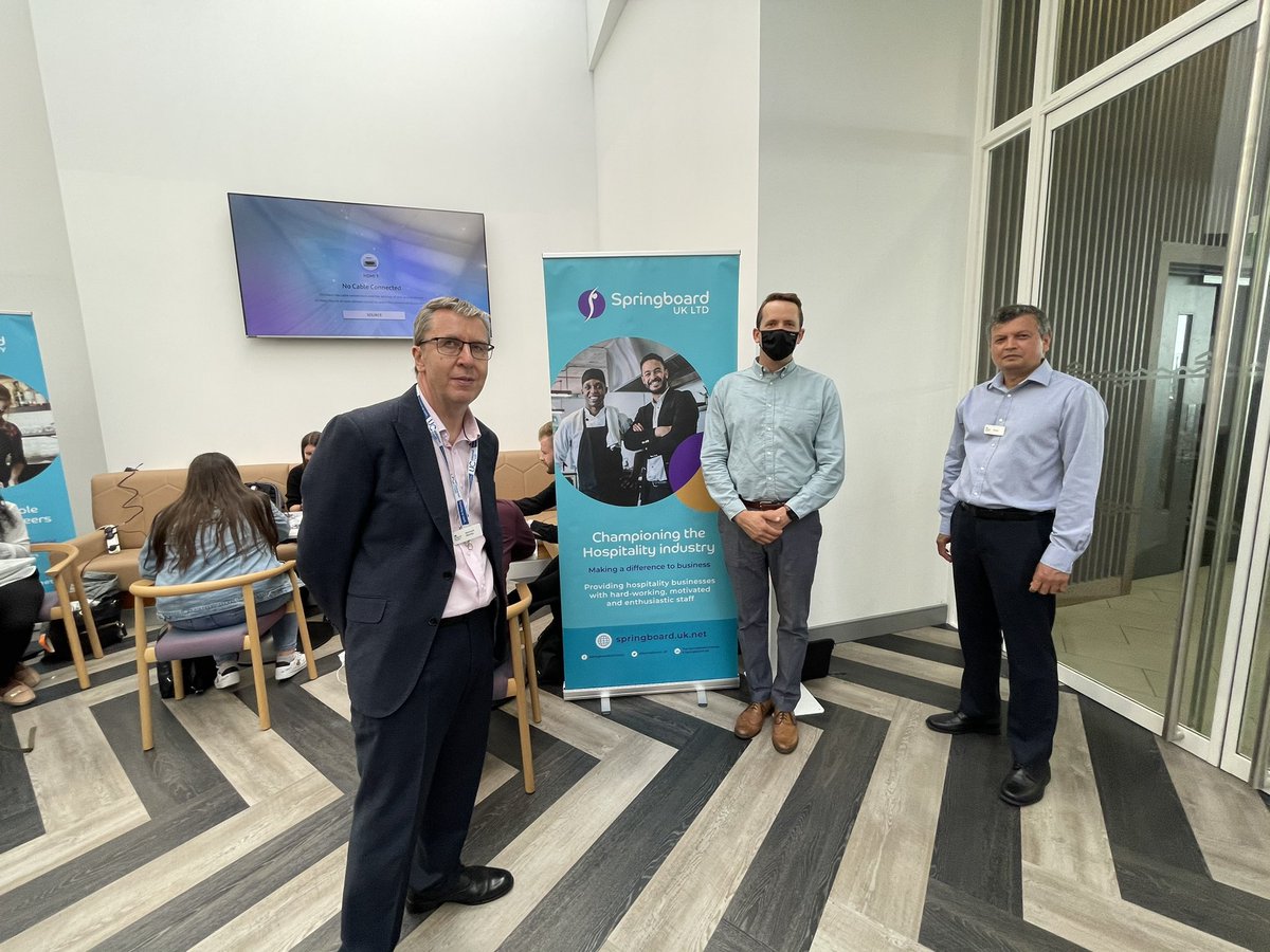 MMorley_JCP's tweet photo. A brilliant #Kickstart expo held in the iconic @LondonStadium which hosted over 50+ employers across London &amp; Essex and saw over 1000+ young people connecting with opportunities on offer. #PlanForJobs https://t.co/jiA3kXJ1Y3