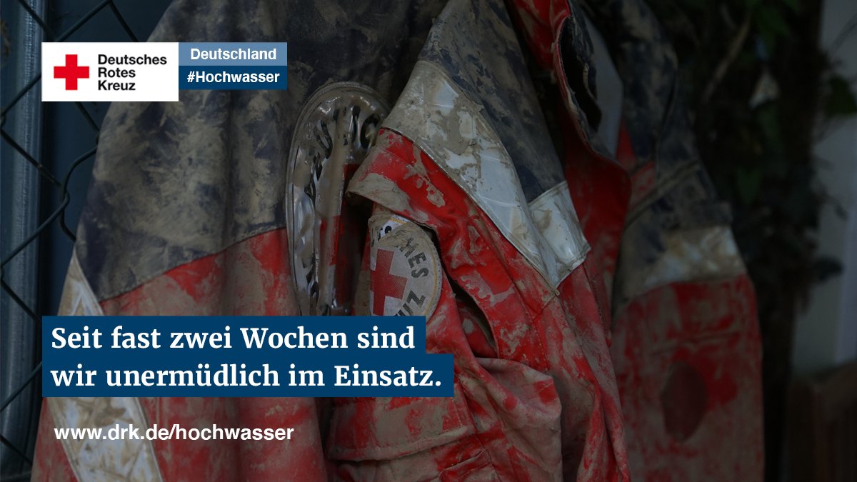 roteskreuz_de's tweet photo. Fast zwei Wochen sind vergangen seit der folgenschweren #Flutkatastrophe.

Seitdem sind unsere #DRK Helferinnen und Helfer Tag für Tag im Einsatz und geben ihr Bestes.

Aufräumen, Versorgen, Sortieren, Verteilen - helfen wo Hilfe gebraucht wird.

👉 https://t.co/aTcvicHOa9 https://t.co/2OGjWtUpB0