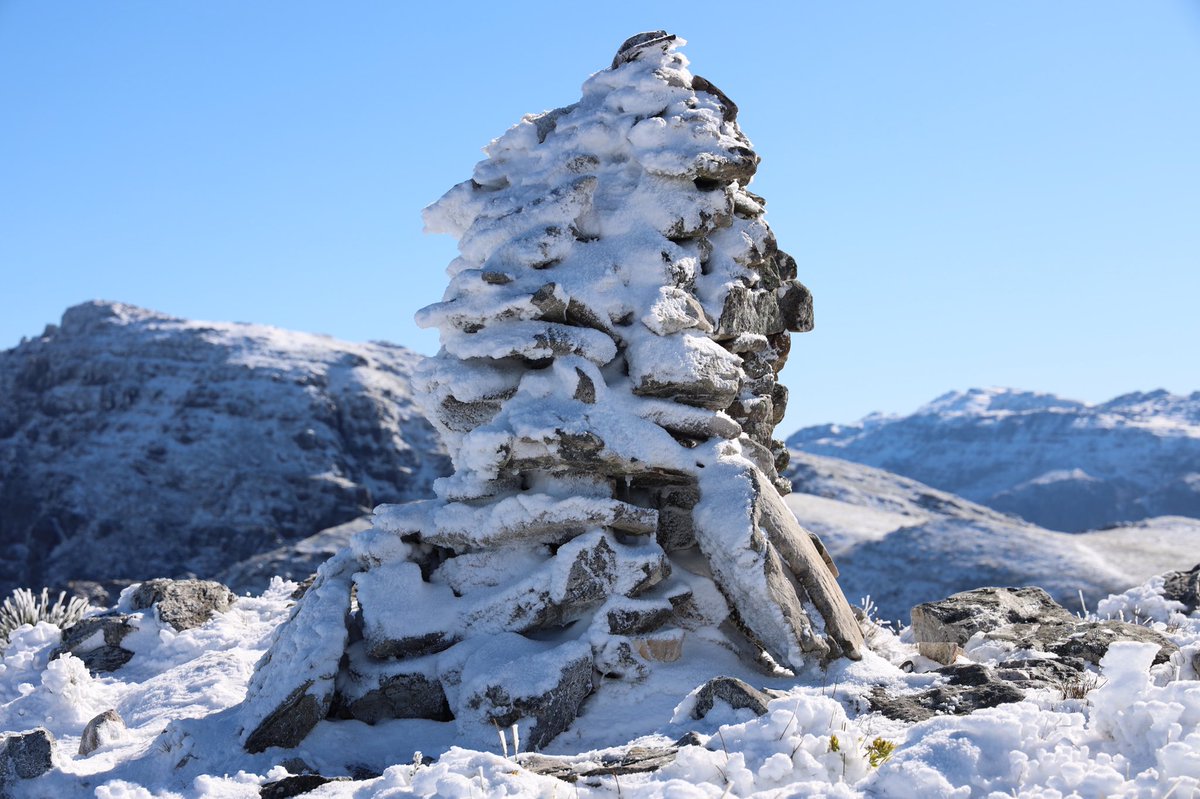 AdventuresCt's tweet photo. Top of #perdekop
#funfitadventuresct #mountains #franschhoeksnow #hiking #capetown #winter #montrochelle #photography https://t.co/LfPGdhPsRL