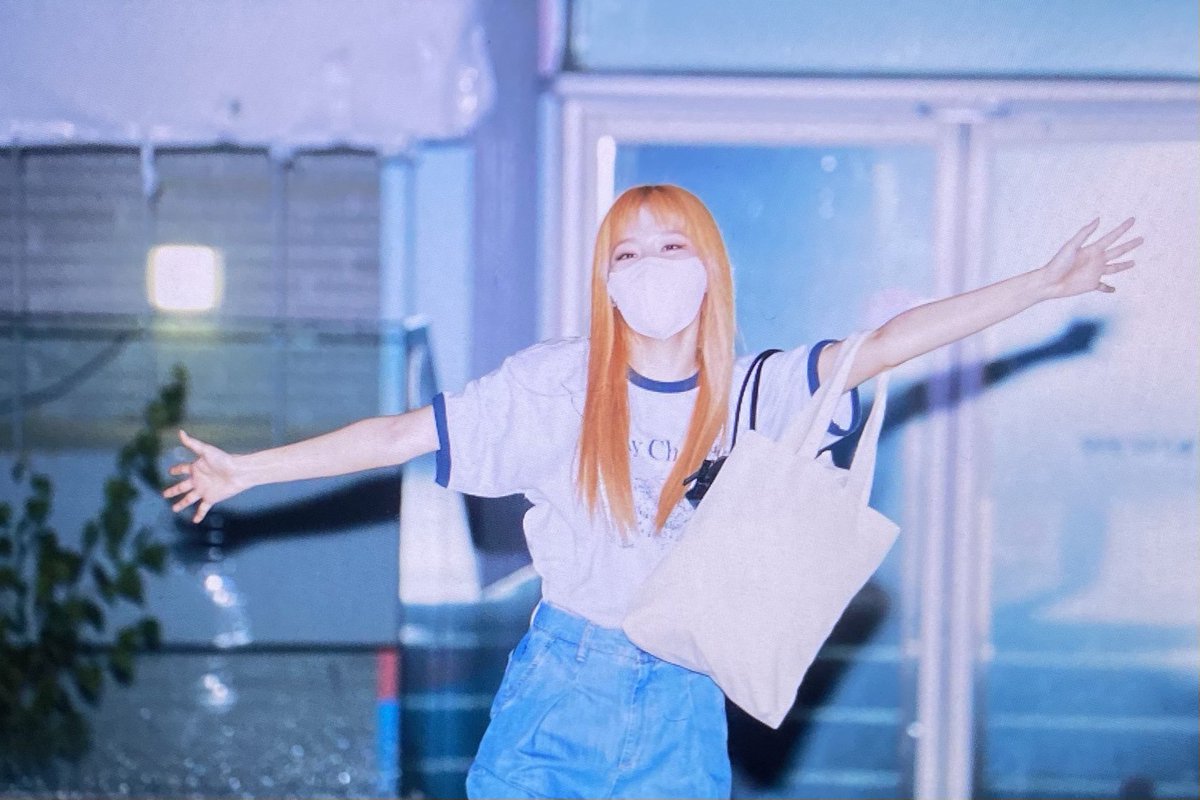 LUMINOUS_940210's tweet photo. 210706 슬기🏡

새벽에 티저 기대해도 되는거지..?!

#레드벨벳 #RedVelvet #SEUlGI #슬기 https://t.co/p1zlCqs4et