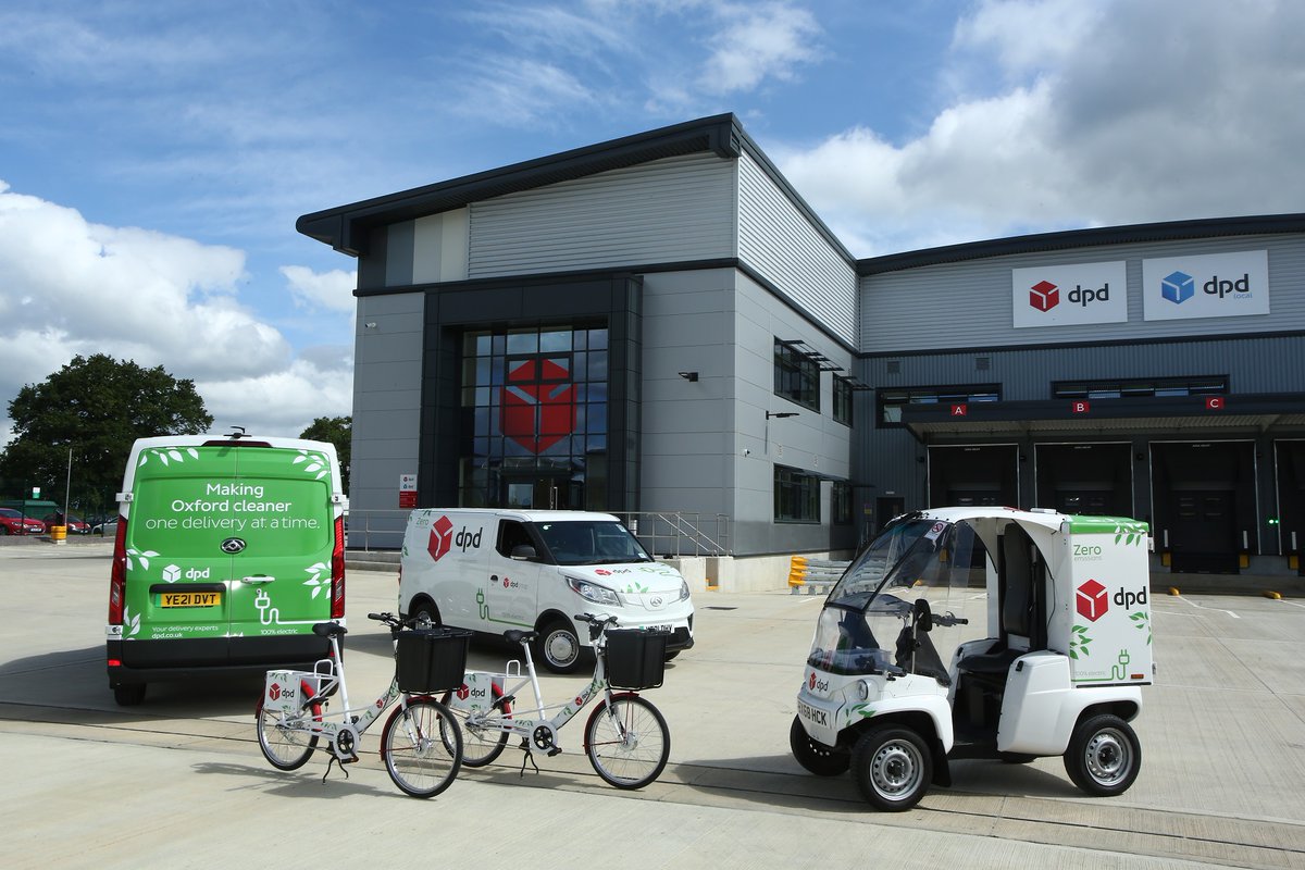 Geopost_news's tweet photo. Across #DPD we're making progress in our endeavour to become an international reference in sustainable delivery.
And today our #DPDUK team is proud to announce that the city of Oxford has become DPD’s first all⚡️electric city with deliveries made by #ElectricVehicles | #EV https://t.co/b0gyl7buTO