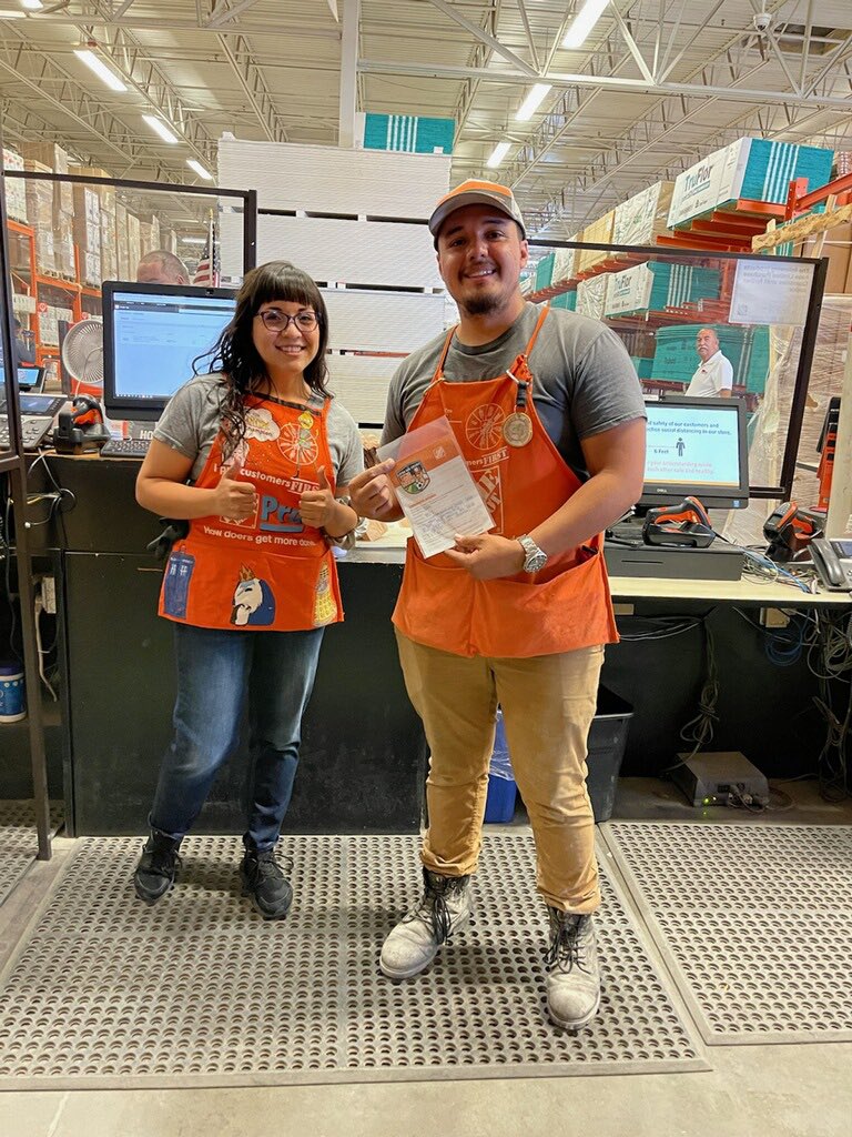 giving Sam (D21) a well deserved Homer for his partnership w/ PRO! He’s always looking for ways to grow sales &amp; consistently/efficiently helping out our PROs in the aisle! 🤓 @MariFino8523VOA @Fuerstenberg15 <a href="/raulmor78730856/">raul morales</a> @theorangePAR <a href="/InFocus8523/">8523 InFocus</a> @Mayra_THD <a href="/2921073c19df4b9/">Rene Marquez</a>