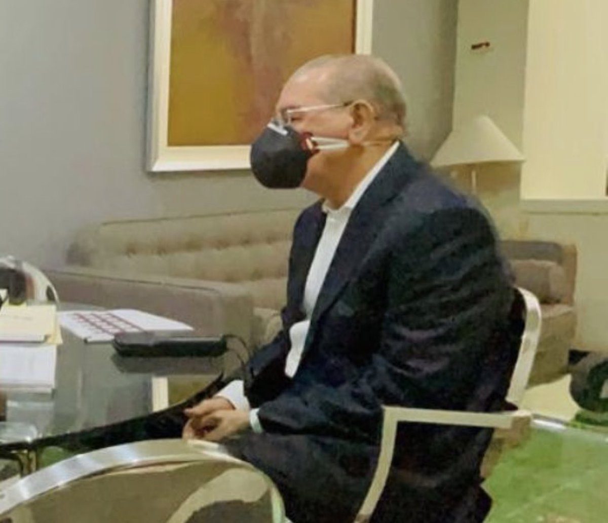 VinicioSenador's tweet photo. Este manso corderito compró el congreso para reforma constitucional en el 15 . Intentó hacer lo mismo en el 19.Mandó la guardia al congreso . Quiso trancar a Luis con Odebrecht a Leonel con Quirino, mientras saqueaba junto a hermanos, cuñados y camarilla a RD . Prohibido olvidar. https://t.co/5Z0h6XzB6J