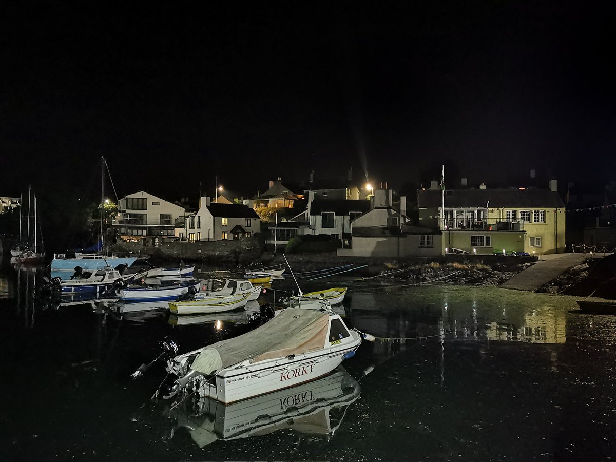 Cemaes harbour by night! 😃👍🏼
#Cemaes #Anglesey #NorthWales #MônMamCymru #Wales  @AngleseyScMedia @Discov_anglesey @AngleseySights @VisitAnglesey @GorauMon @vnorthwales @visitwales