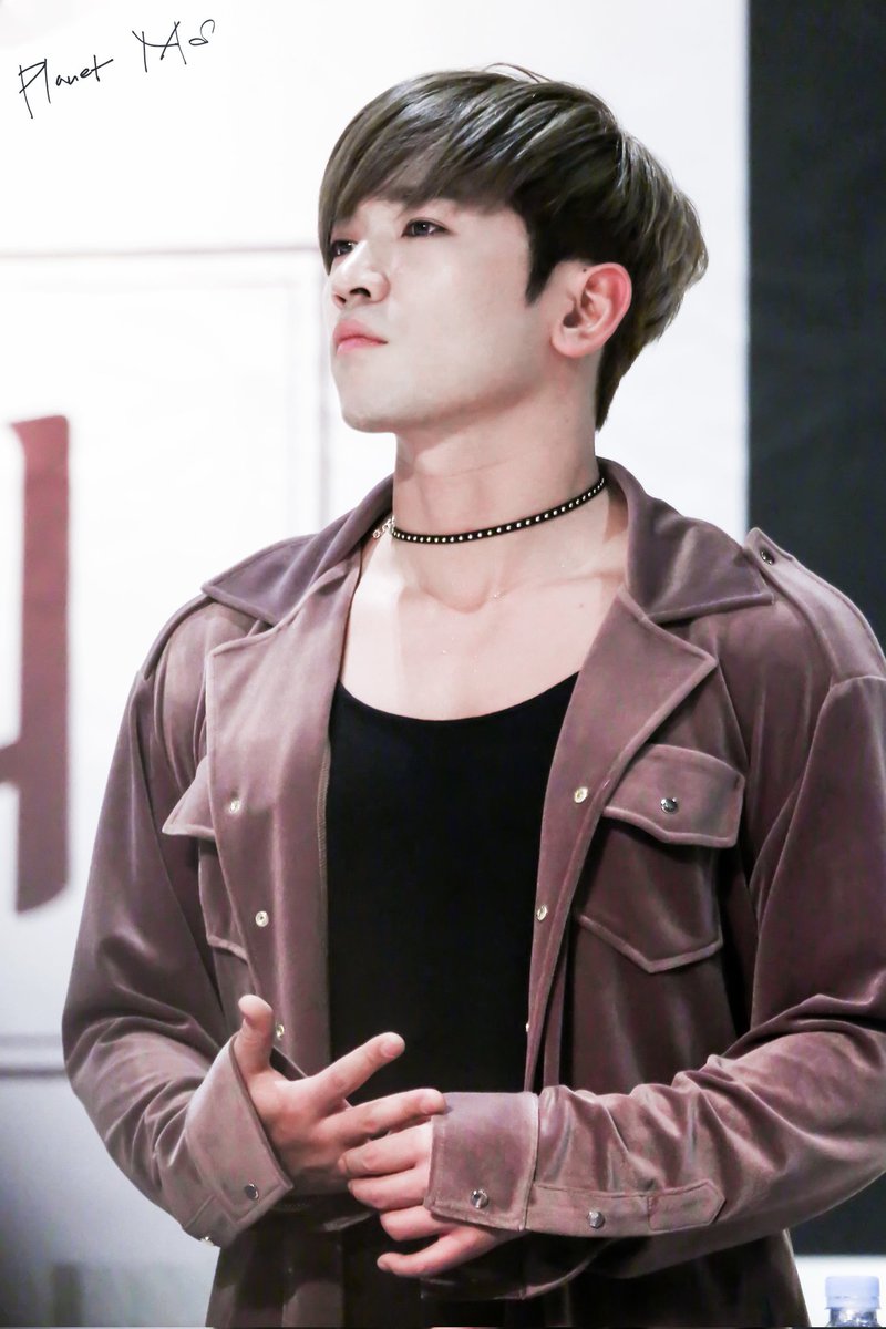 너는 내 우주 안에 
가장 빛나는 단 하나의 별

#신화 #이민우
#HAPPY_M_DAY
#가장_예쁜_여름을_민우에게