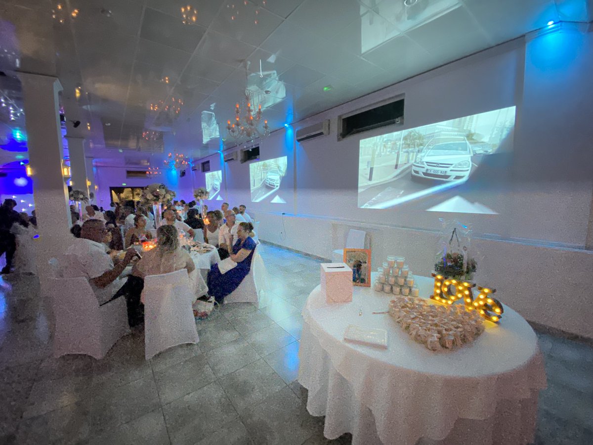 Vidéoprojection sur 6 murs en même temps au Patio D’Emmanuel #lepatiodemmanuel #videomariage #diaporama