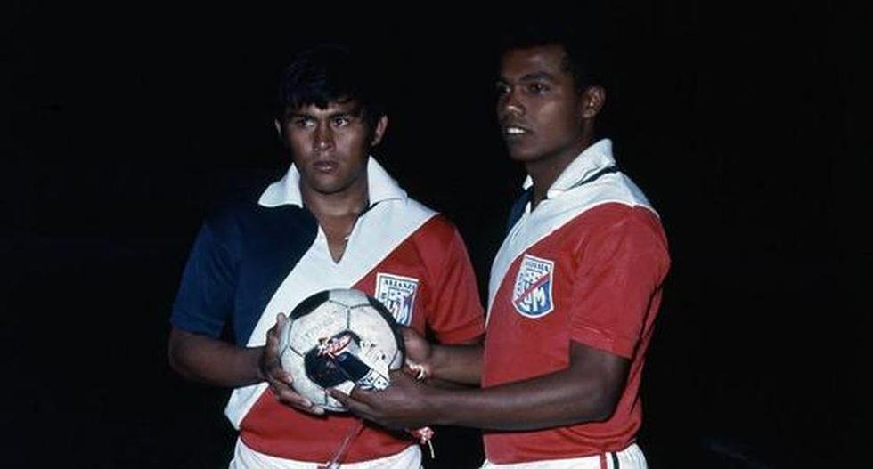 Historia de Alianza (@alianzaretropic) on Twitter photo Teófilo Cubillas - Hugo Sotil como parte del combinado Alianza - Municipal que brilló en cinco amistosos en 1971, entre ellos, una goleada al Bayern Munich por 4-1.
Feliz 86° aniversario <a href="/CCDMunicipal/">Club Centro Deportivo Municipal</a> Teófilo Cubillas - Hugo Sotil como parte del combinado Alianza - Municipal que brilló en cinco amistosos en 1971, entre ellos, una goleada al Bayern Munich por 4-1.
Feliz 86° aniversario <a href="/CCDMunicipal/">Club Centro Deportivo Municipal</a>