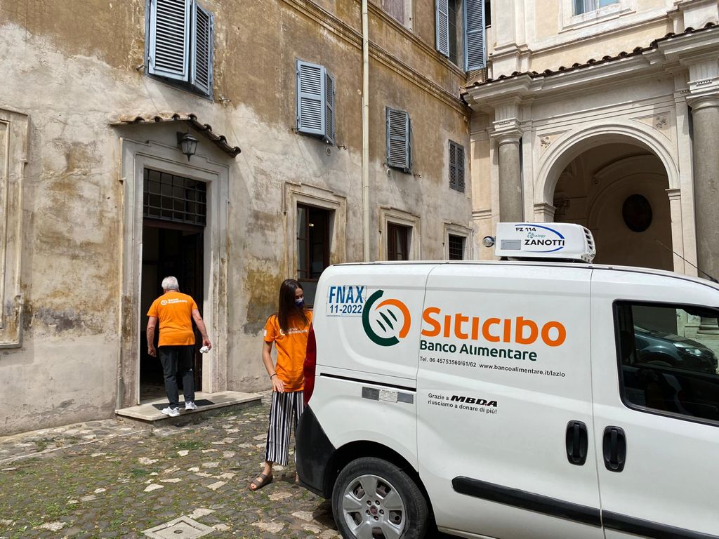 Banco Alimentare (@bancoalimentare) on Twitter photo Oggi siamo alla #FAO a #Roma per salvare dallo spreco le porzioni di cibo in eccedenza preparate in occasione del #PreFoodSystemSummit. La nostra Greta, insieme agli altri volontari, ha recuperato 40 porzioni di primi e 30 di secondi!
<a href="/cooperazione_it/">Cooperazione Italiana 🇮🇹</a> Oggi siamo alla #FAO a #Roma per salvare dallo spreco le porzioni di cibo in eccedenza preparate in occasione del #PreFoodSystemSummit. La nostra Greta, insieme agli altri volontari, ha recuperato 40 porzioni di primi e 30 di secondi!
<a href="/cooperazione_it/">Cooperazione Italiana 🇮🇹</a>