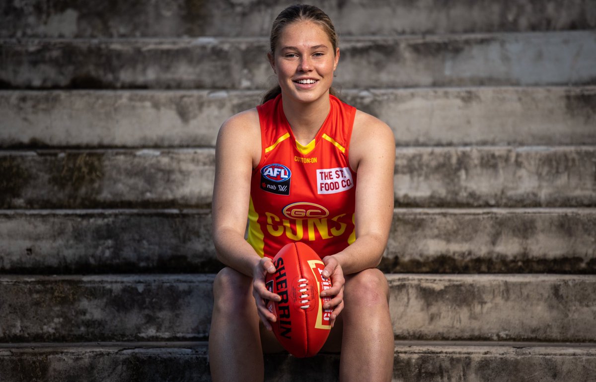 GoldCoastSUNS's tweet photo. Our @aflwomens draftees in their fresh threads ☀️ https://t.co/VKIhKODBNF