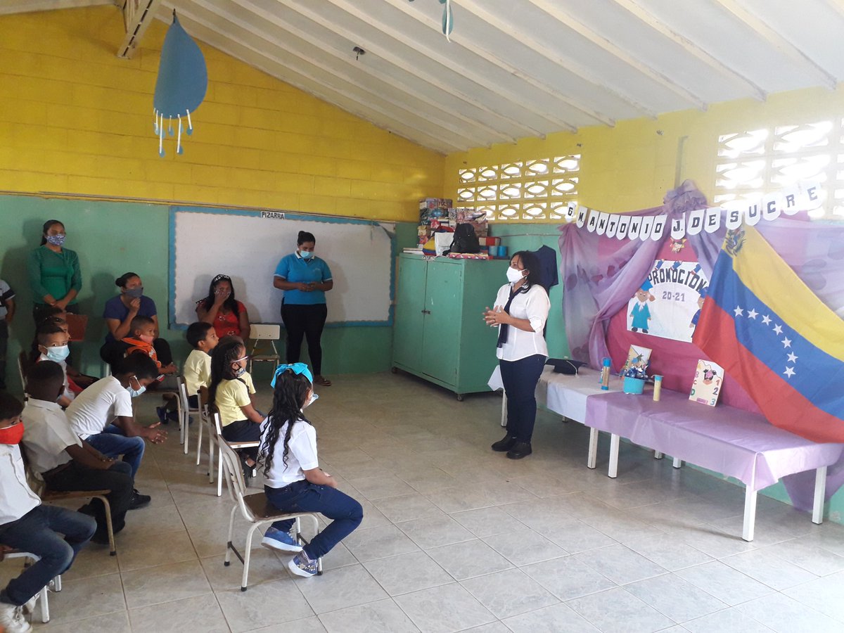 granmariscal12's tweet photo. Entrega de Constancias de Estudios y Prosecución a los Niños/as Egresados al 1er grado de Educación Básica. Utilizando Medidas de Bioseguridad y distanciamiento social.E.E.I.N.GRAN MARISCAL https://t.co/tW4u9wMuLC