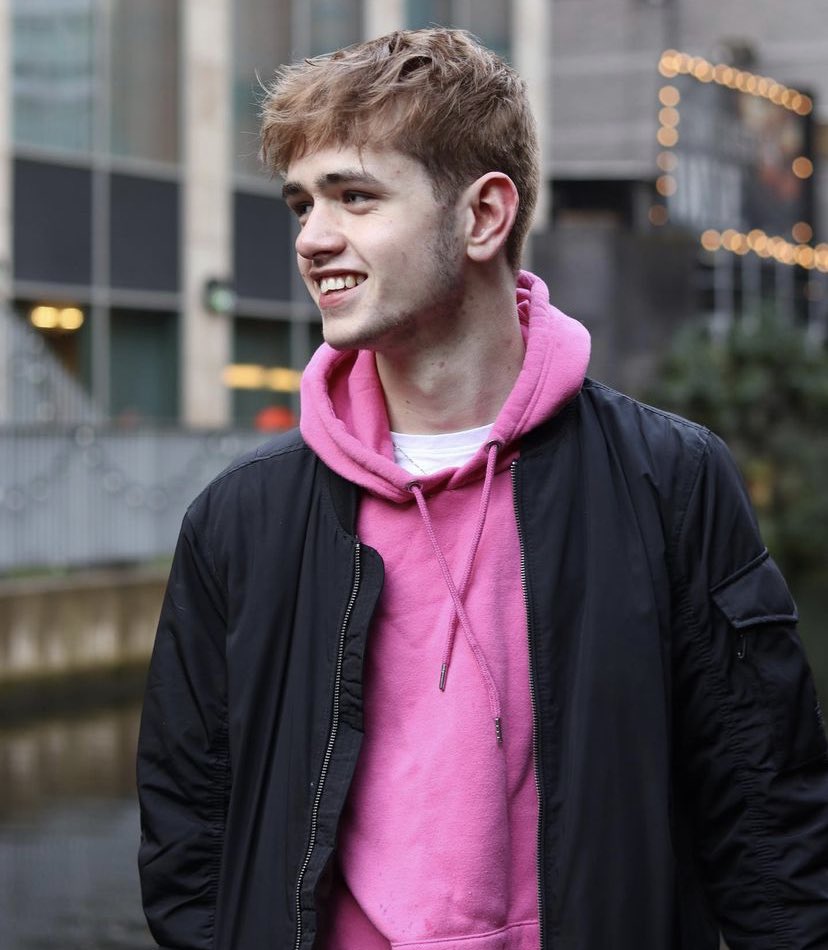 ThirdLockdown's tweet image. We’ve got an interview with @OwenPowellYT coming up and we need your help!

If you would be interested in asking him a question via a video message, dm us! We need 6 people :)