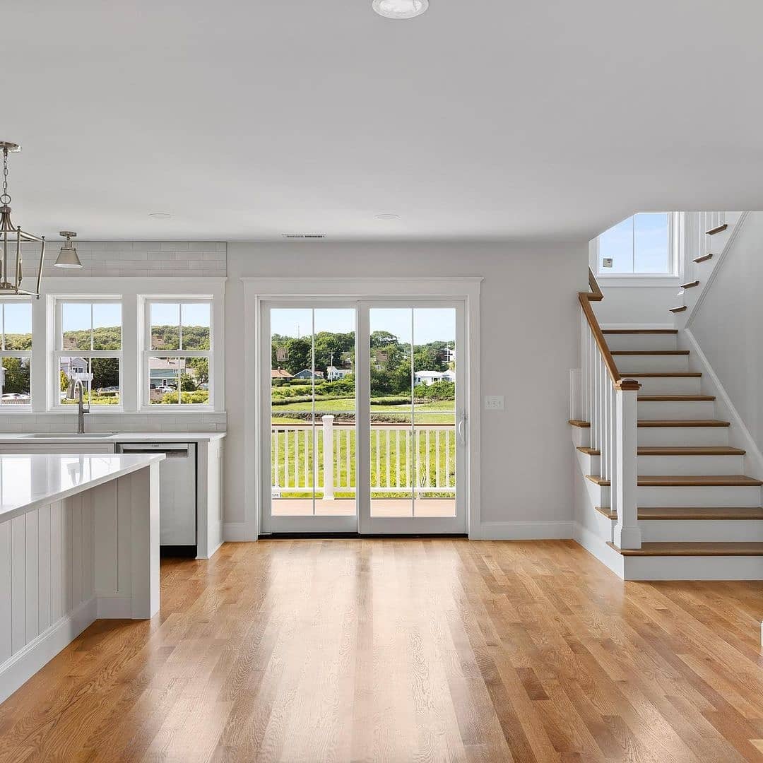 builtbybrosco's tweet photo. Proud to provide the stair parts used in this #gloucesterma project - thanks to @TLUMBER_LLC for sharing pictures - what a beautiful home!
#keepcraftalive #brosco #timberlineenterprises #broscostairparts #homeimprovement #homedesign #mabuilders #bostonbuilders https://t.co/wQrMZlorJl