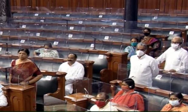 loksabhatv's tweet photo. नारेबाजी के बीच फिर शुरू लोक सभा की कार्यवाही
#MonsoonSession2021 #LSLive https://t.co/CTe58Qbmrp