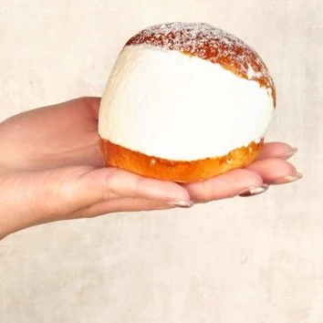マリトッツォって、ハンターハンターで船から放り出された人みたいな名前ですね😇
#分かる人には分かる 