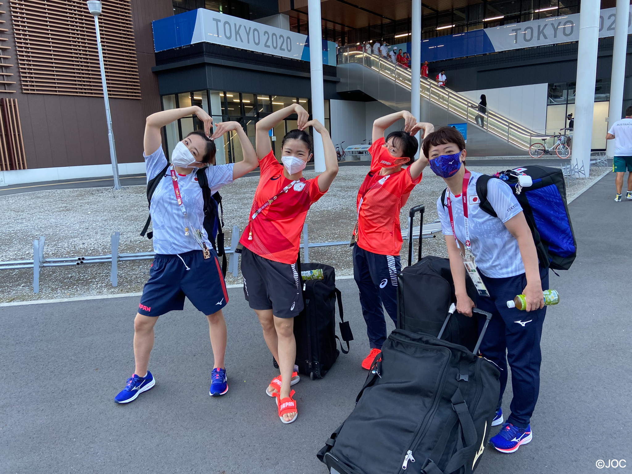 華麗 オフィシャルスポーツウェア オリンピック 日本選手団スーツ