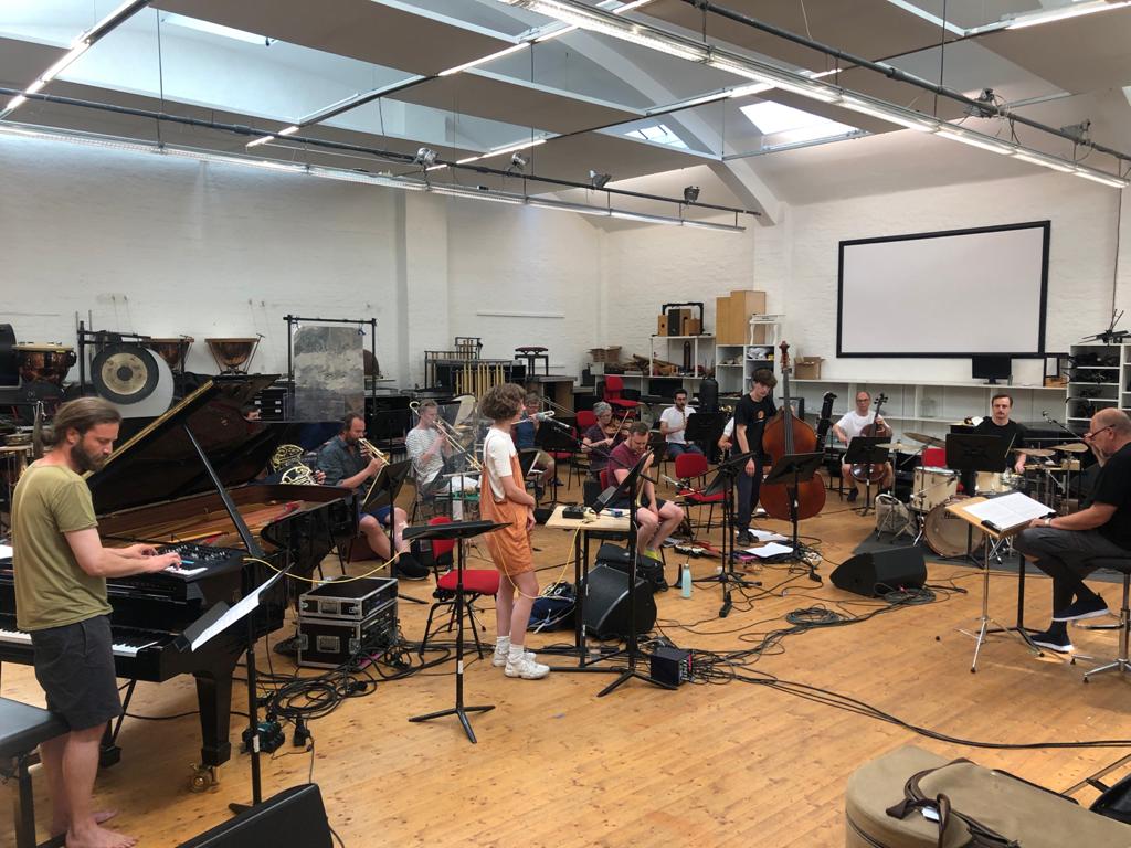 miralukovacs's tweet photo. singing with #5khd and the great @klangforumwien in the big hall of Konzerthaus Wien tonight 😲😲😲 https://t.co/xcKcn0pUH3