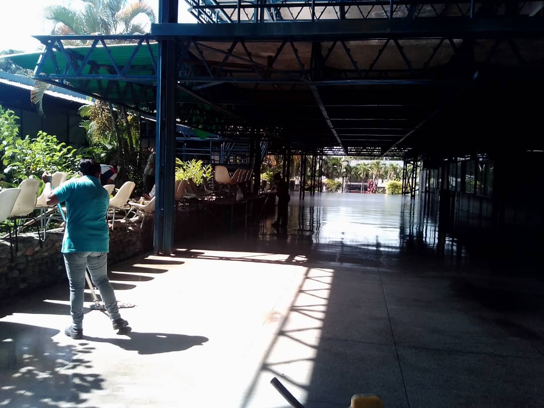 Por petición del cuerpo rectoral de la UPTYAB  las Bricop Universitarias, se desplegaron para avanzar con el mantenimiento de áreas que serán utilizadas para la entrega de títulos universitarios a los nuevos egresados de esta casa de estudios. Universidad Bella avanza en YARACUY