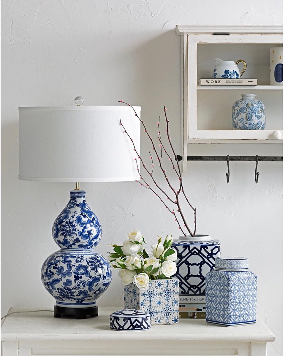 Yemyeşil teraslar, rengarenk şemsiyeli plajlar ve okyanusların derinliğinden ilham alan bir dekorasyon... Sen de aşağıdaki linke tıkla, yaşam alanının stilini kendin belirle! 

bit.ly/PeraAksesuar

#PeraBulvarı #WarmDesign #seramik #abajur #akdeniz #ev #dekorasyon #önerileri