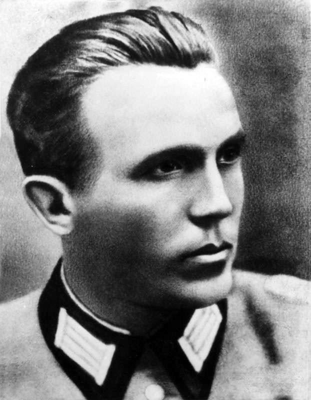 mfa_russia's tweet image. 1️⃣1️⃣0️⃣ years ago, the legendary Soviet intelligence officer Nikolai #Kuznetsov was born.

👉 He worked in the Nazi-occupied #Ukraine: uncovered #Hitler's secret bunker, eliminated 11 Nazi generals and officials.

🕯He died in a fight with UPA fighters in 1944 - only 32 yo.