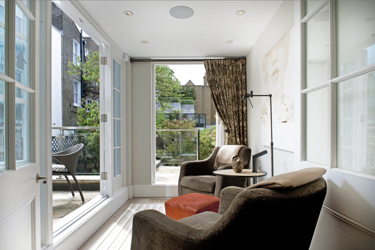 BascombDrew's tweet image. A light, comfortable and elegant sun room opens up onto a roof terrace, maximising the light and space perfectly. 

Full refurbishment @bascombdrew 
Architectural Layout &amp;amp; Planning @smallwoodarchitects