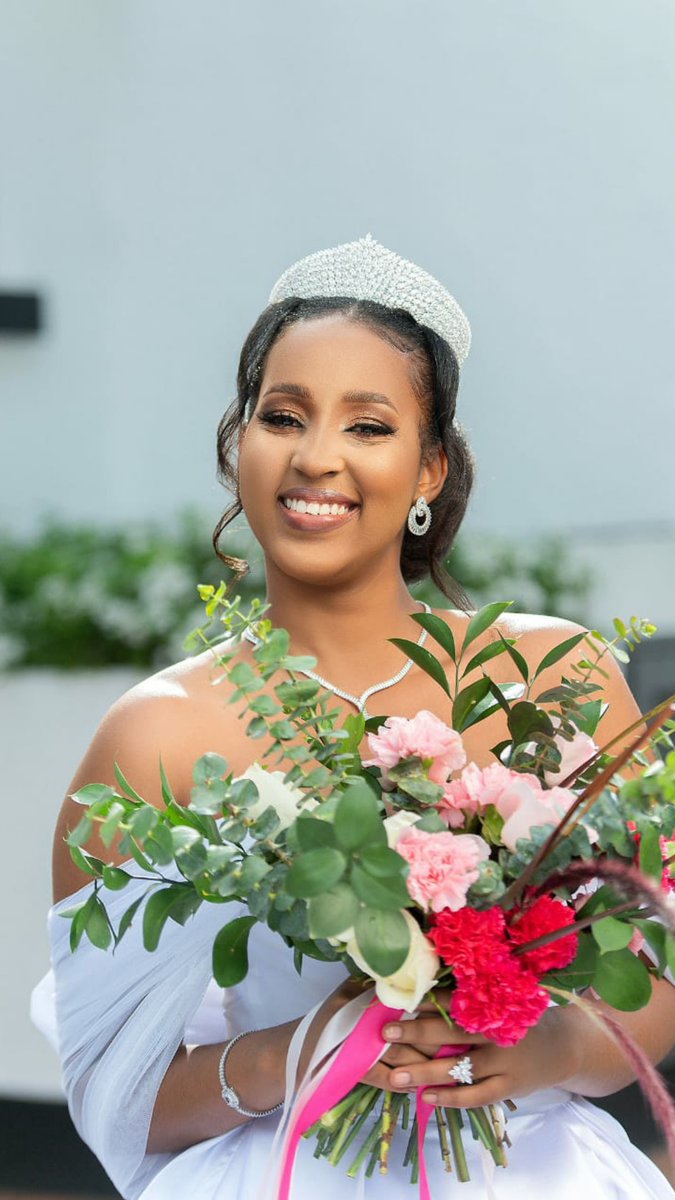 blissfashionsUg's tweet photo. #blissfashions jewellery
📞 0781455318 
#stayhomestaysafeeveryone
#UOTMarketDay 
#madelide gown
#oakwoodevents bouquet 
#peterrussel makeup
#timeless weddings photography https://t.co/lcuPP1JOHC